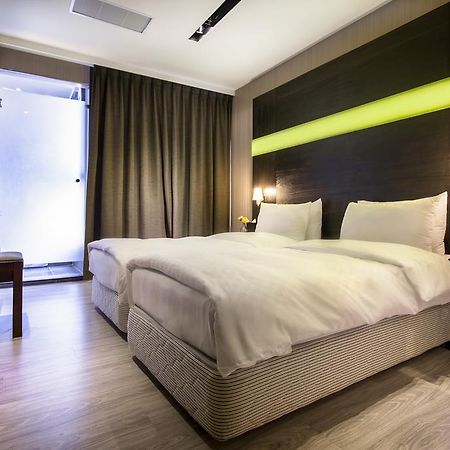 Hotel Cube Taichung Esterno foto