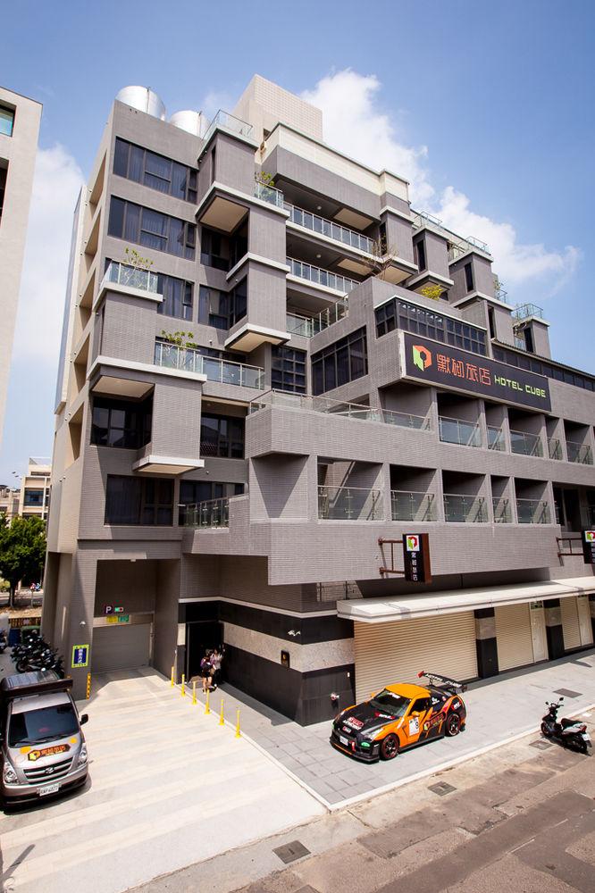 Hotel Cube Taichung Esterno foto