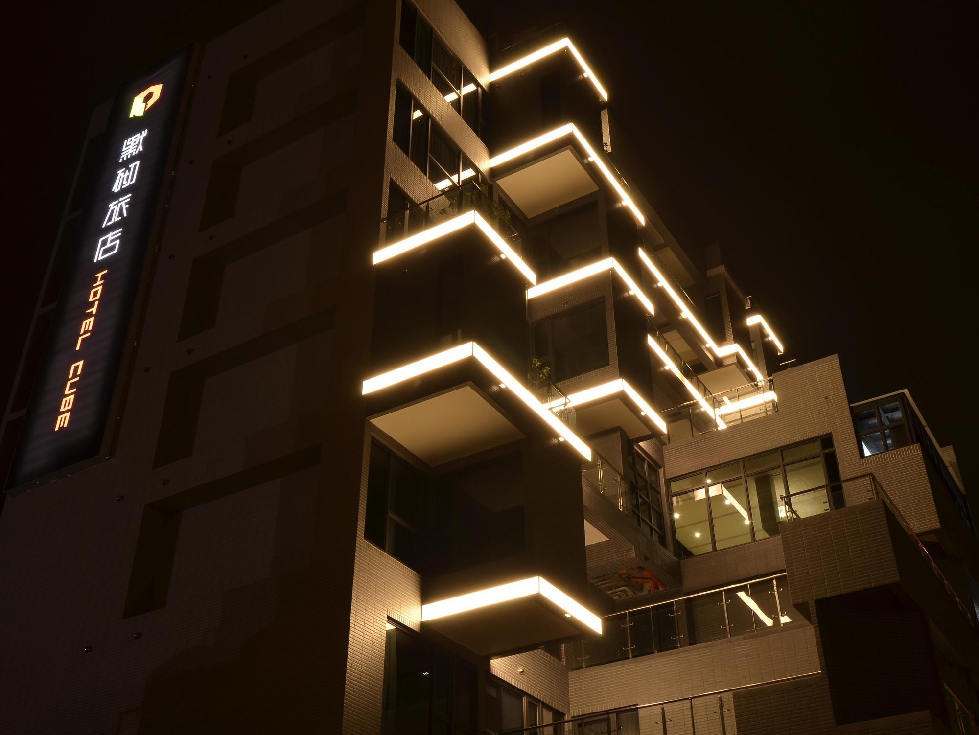 Hotel Cube Taichung Esterno foto