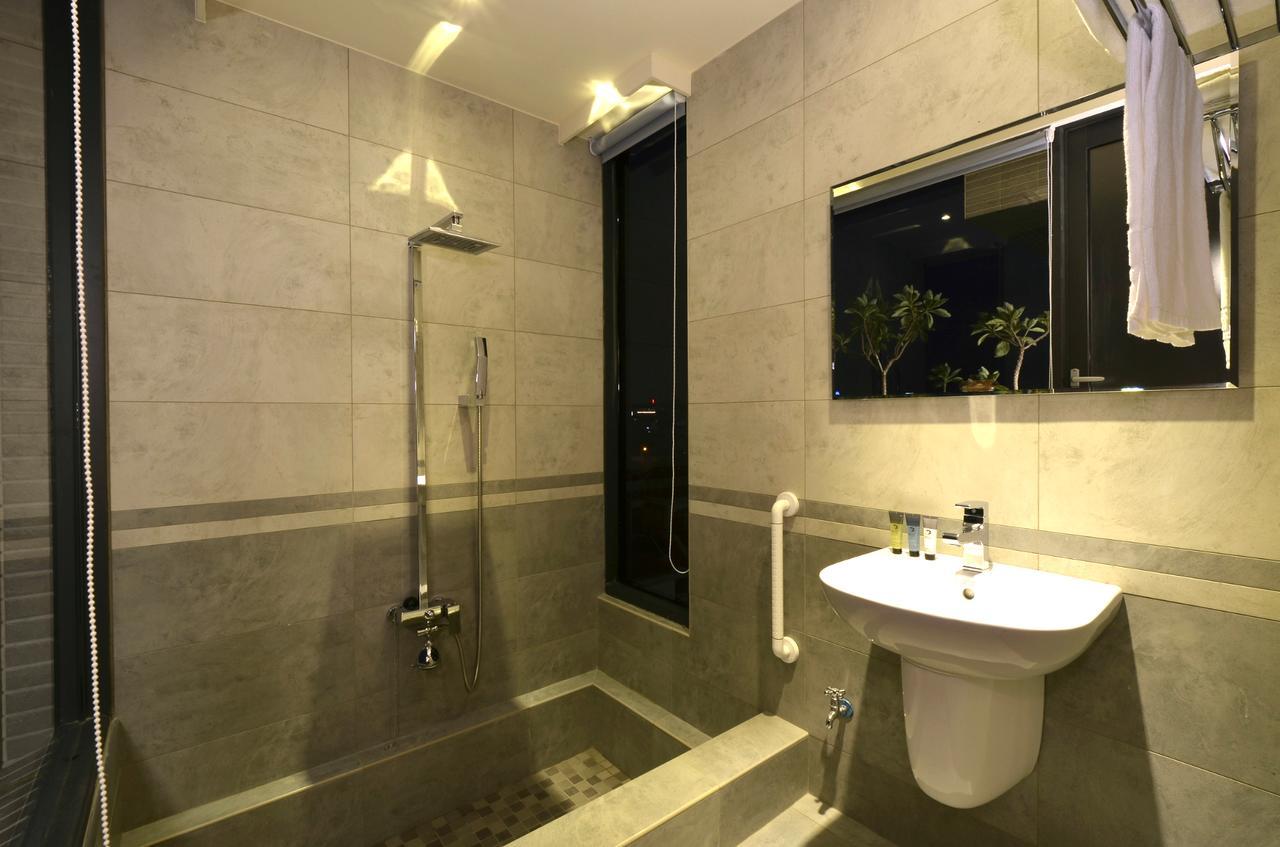 Hotel Cube Taichung Esterno foto