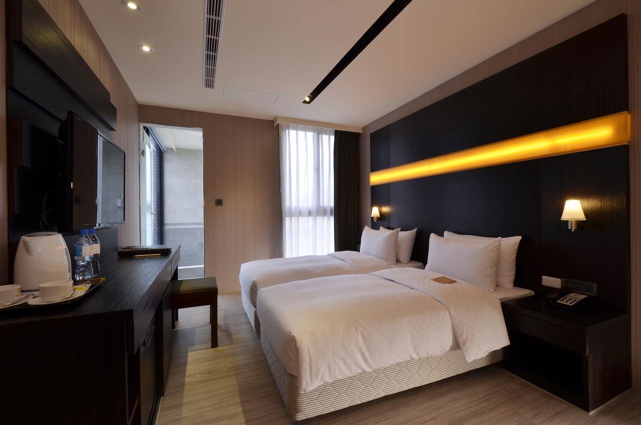 Hotel Cube Taichung Esterno foto