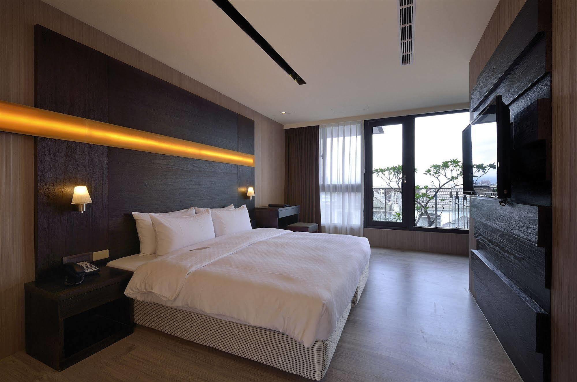Hotel Cube Taichung Esterno foto
