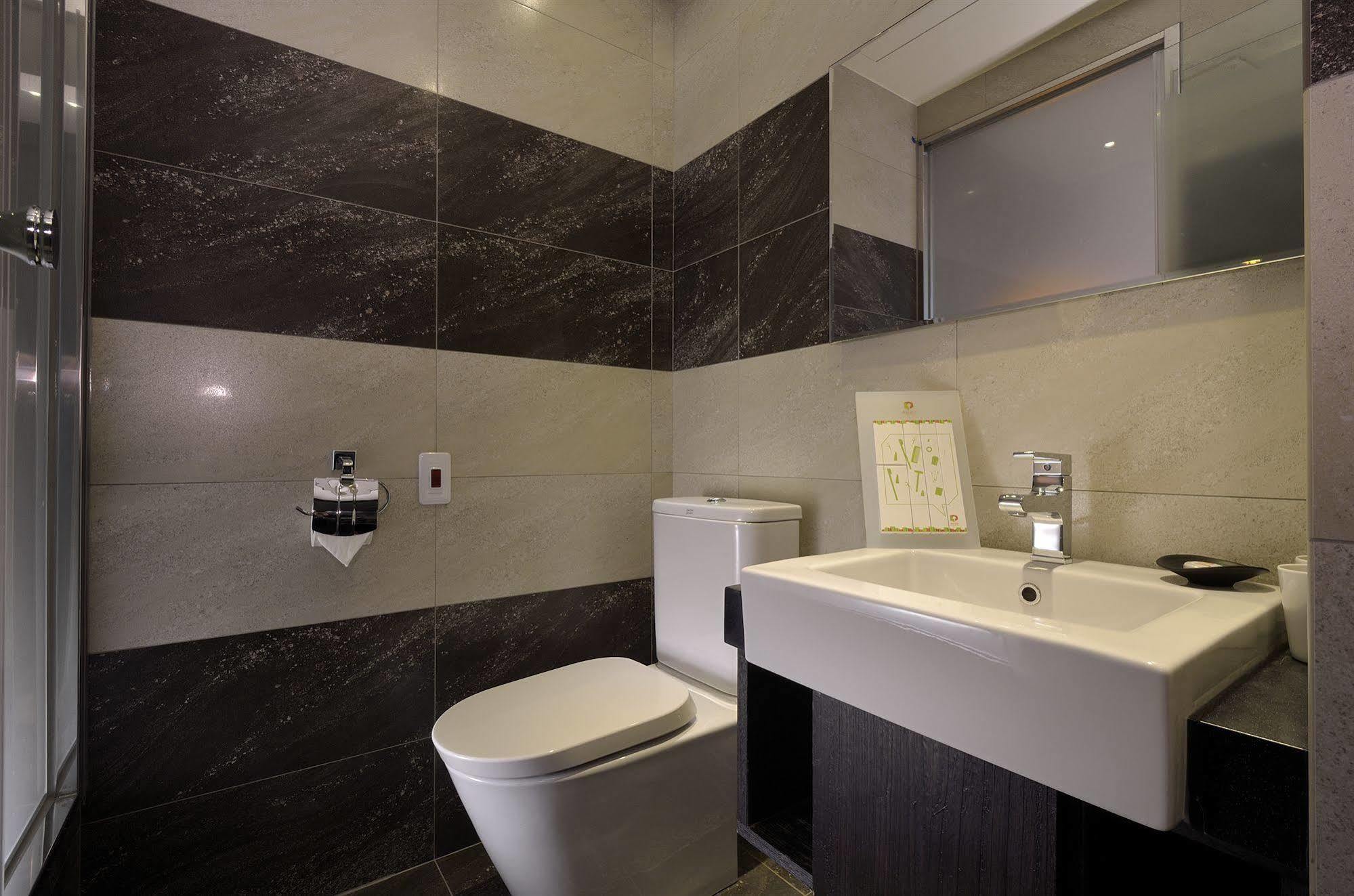 Hotel Cube Taichung Esterno foto