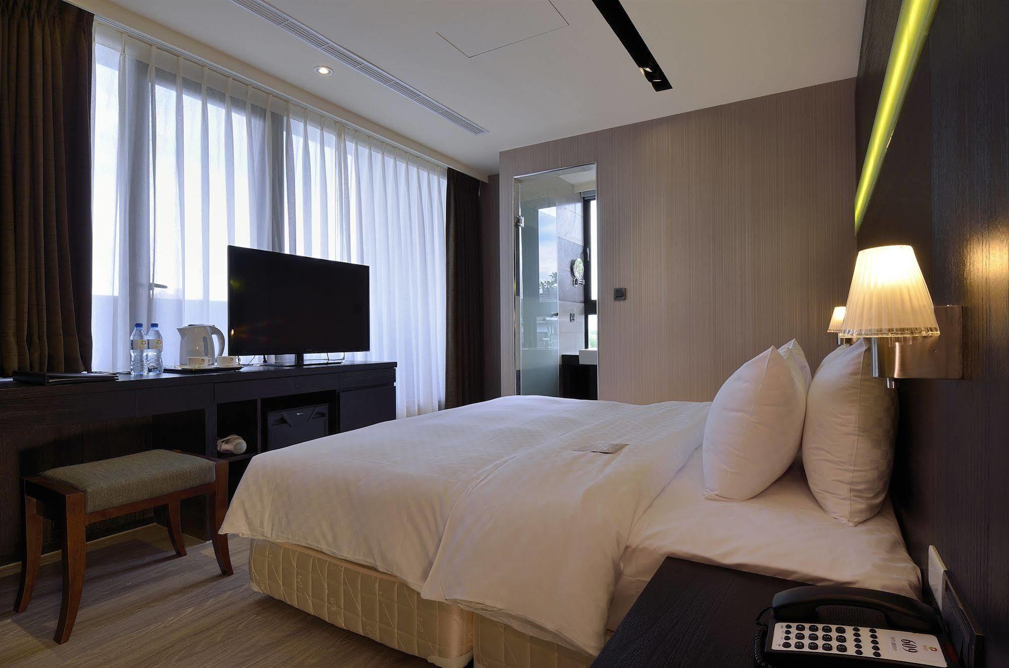 Hotel Cube Taichung Esterno foto