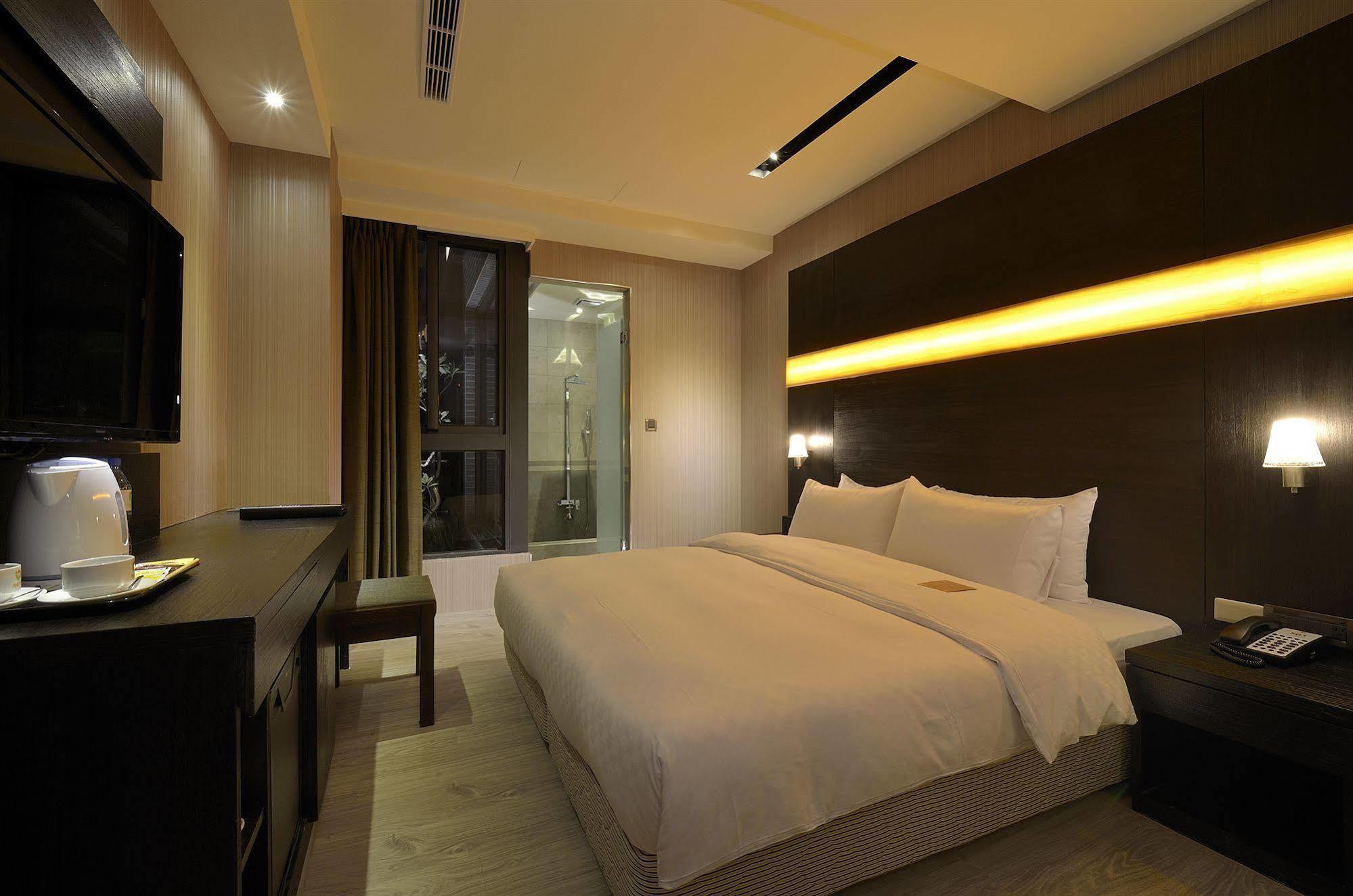 Hotel Cube Taichung Esterno foto