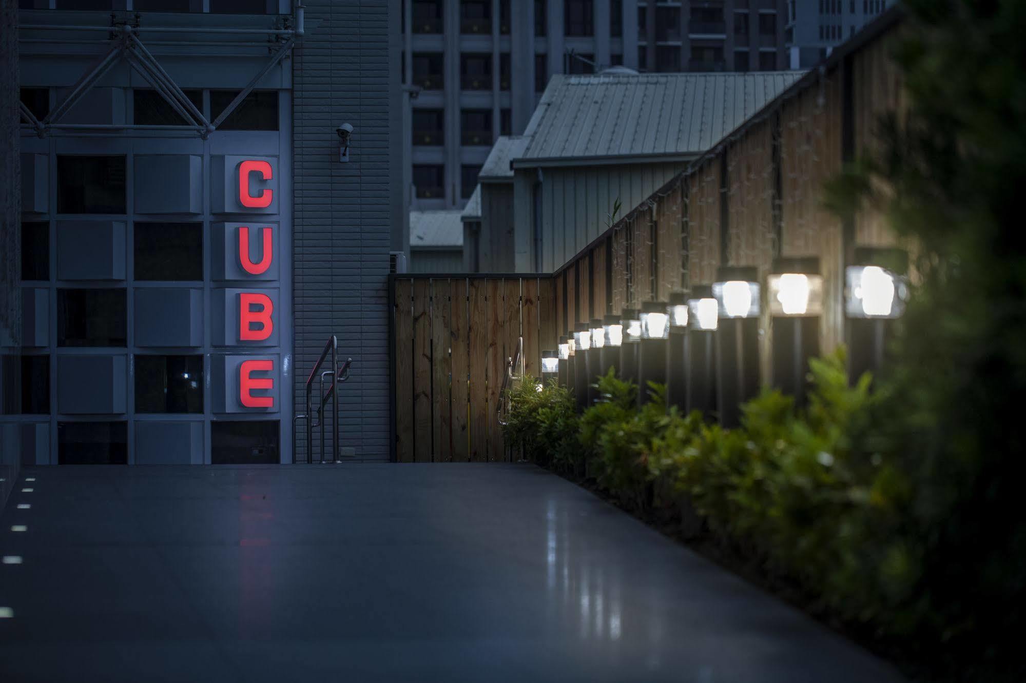 Hotel Cube Taichung Esterno foto